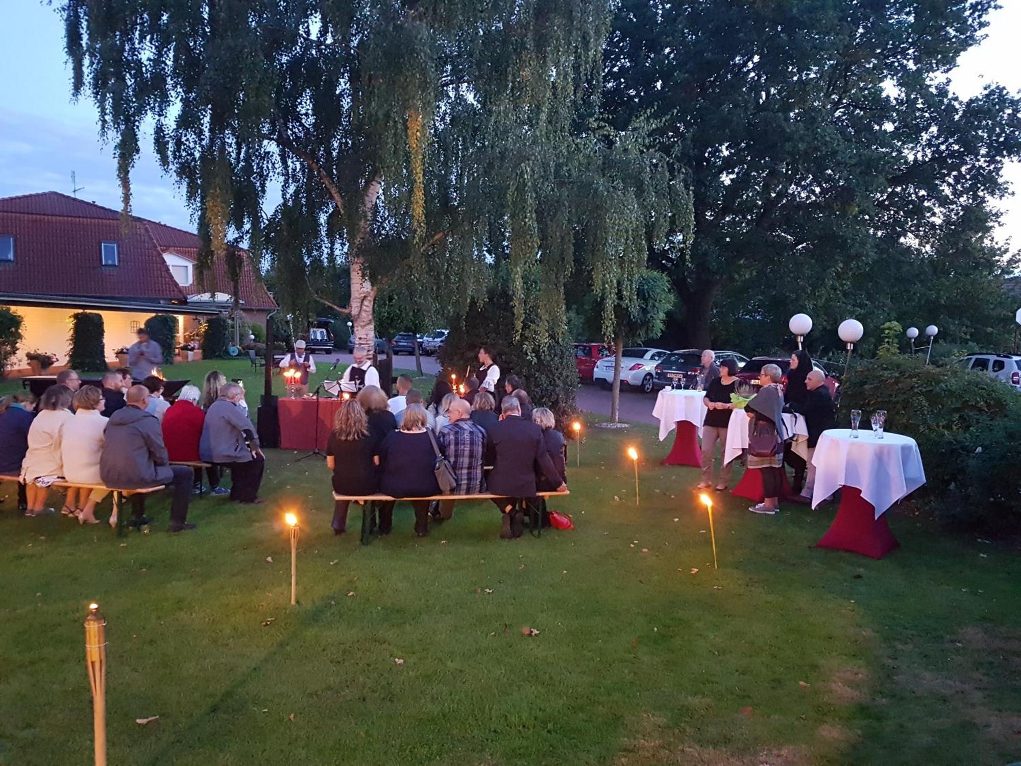 Hotel & Restaurant Zum Deutschen Hause Kirchhatten ภายนอก รูปภาพ