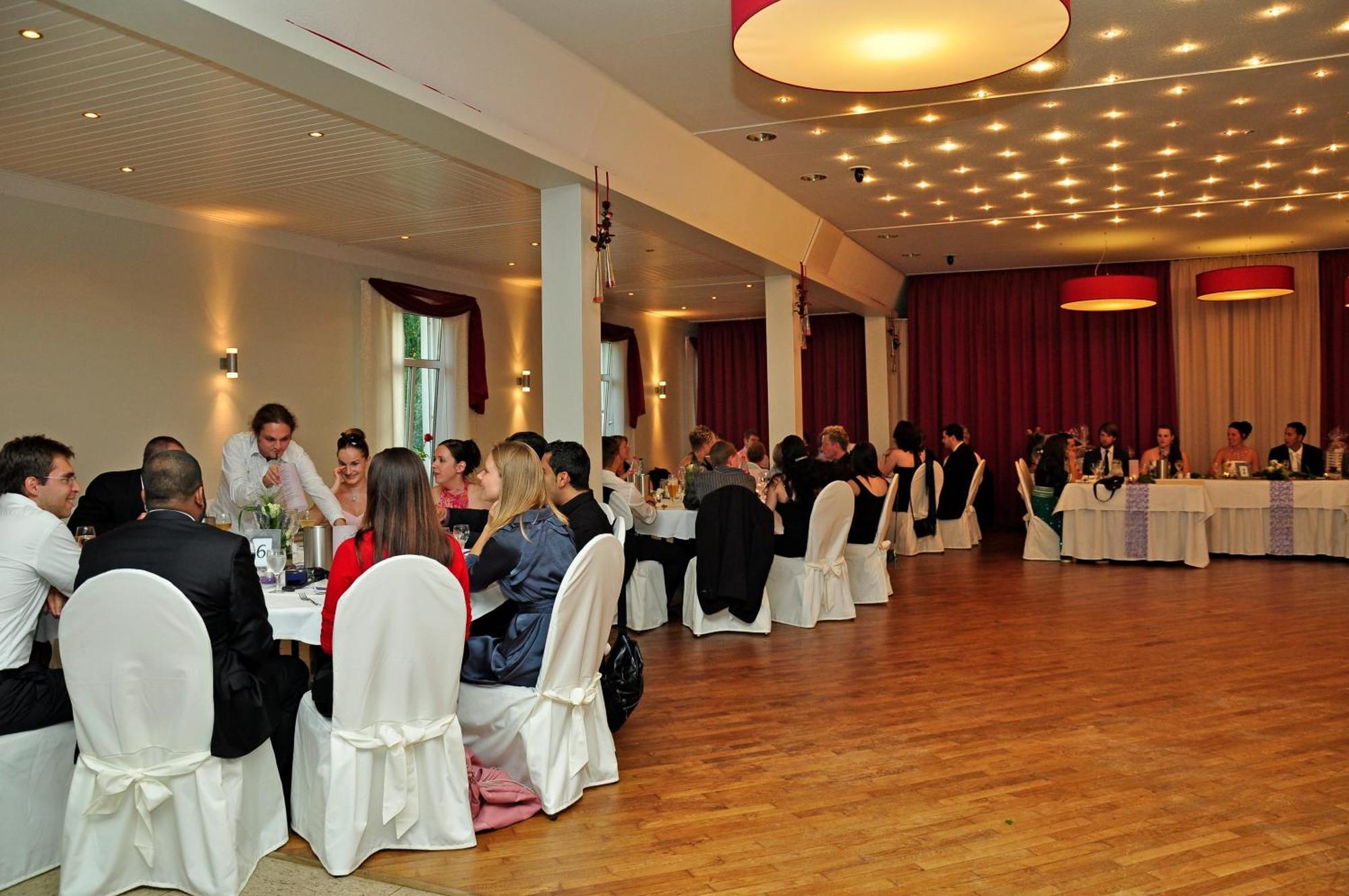 Hotel & Restaurant Zum Deutschen Hause Kirchhatten ภายนอก รูปภาพ