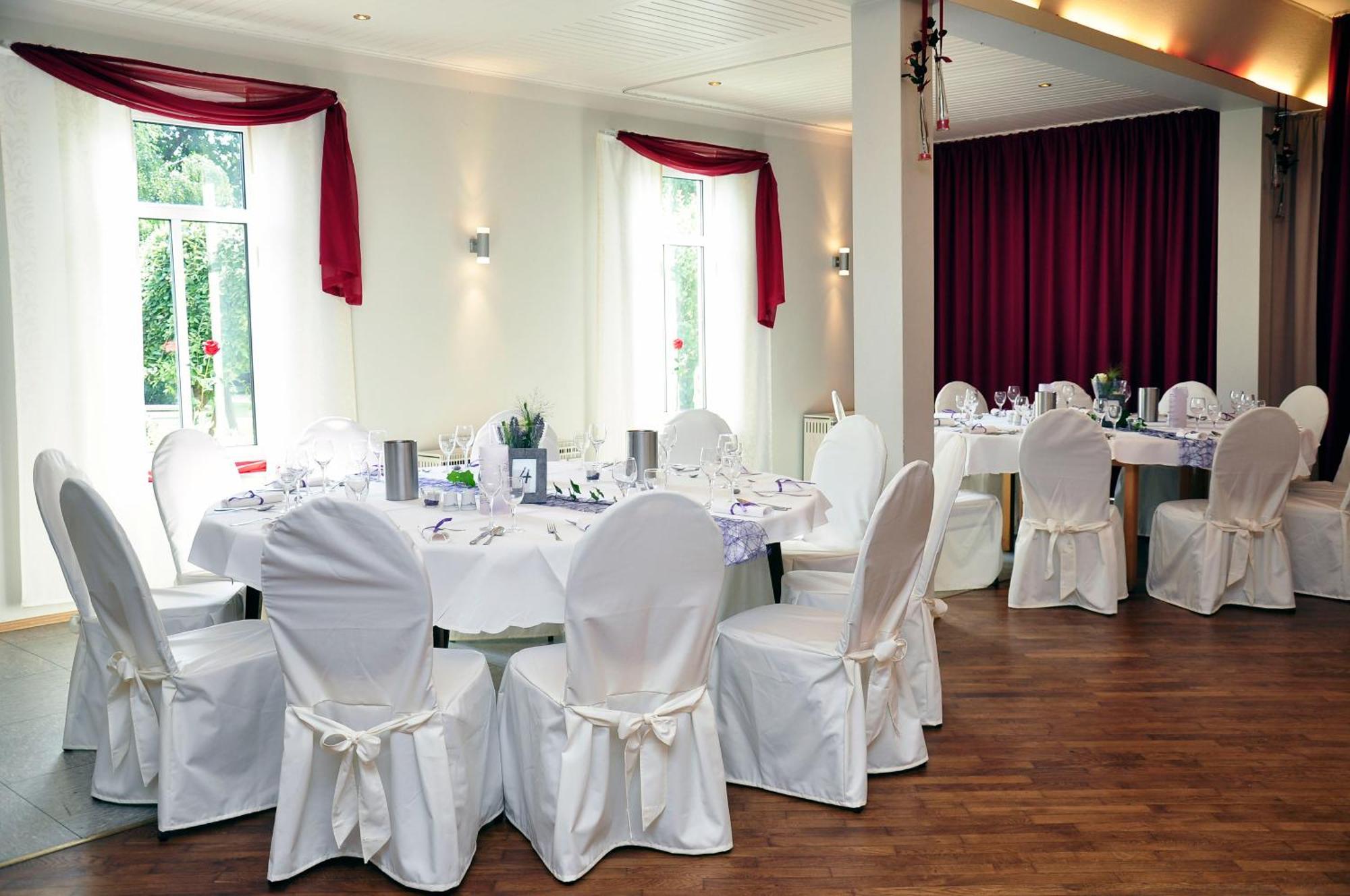 Hotel & Restaurant Zum Deutschen Hause Kirchhatten ภายนอก รูปภาพ