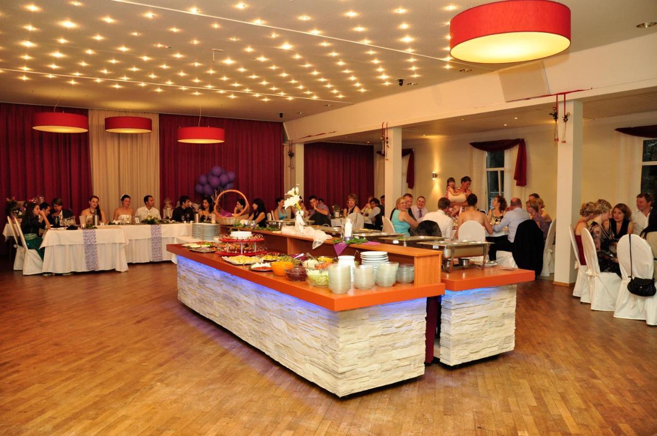 Hotel & Restaurant Zum Deutschen Hause Kirchhatten ภายนอก รูปภาพ
